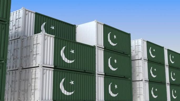 装满巴基斯坦国旗的集装箱码头