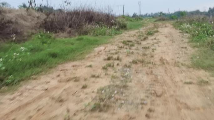 泥巴路雨后泥泞路乡间小道黄泥积水路烂路