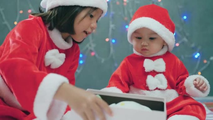 圣诞节在家中穿着圣诞服装的亚洲婴儿肖像。
