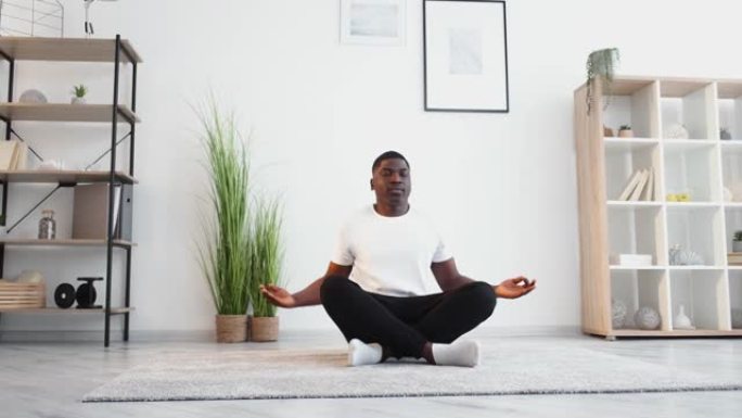 开始瑜伽练习黑人家庭训练