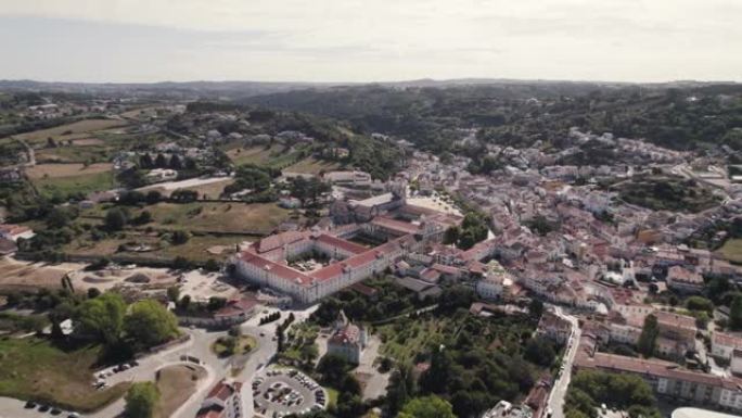 空中手推车从宏伟的修道院建筑，圣玛丽亚修道院'Alcobaça。