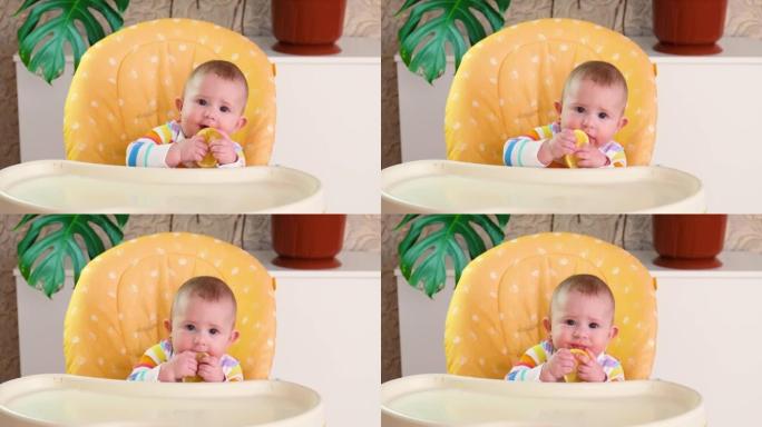 婴儿吃柠檬。选择性聚焦。