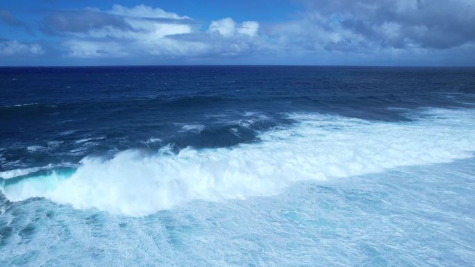 【4K航拍】气势磅礴的海浪-大海波涛汹涌