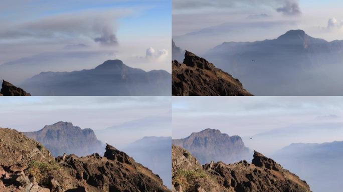 来自拉帕尔马的火山喷发，坎布尔·维耶哈·富马罗勒，从罗克·德·洛斯·穆查科斯 (Roque de l