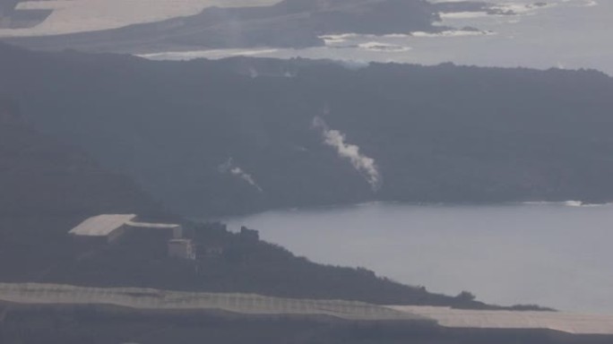 拉帕尔玛火山爆发，海上新陆地，当地人称为法贾纳。蒸汽和气体喷气孔。熔岩与海洋相遇。14/10/202