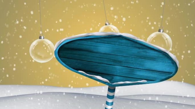 悬挂摆设装饰品和雪落在冬季景观上的空白蓝色标志柱上