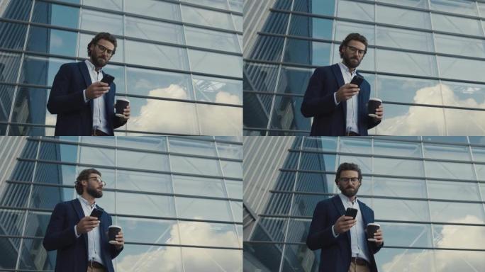年轻的跨国男子戴着眼镜在智能手机上聊天。输入消息。走过大工业大楼。喝咖啡去。真诚地微笑。古典夹克。应