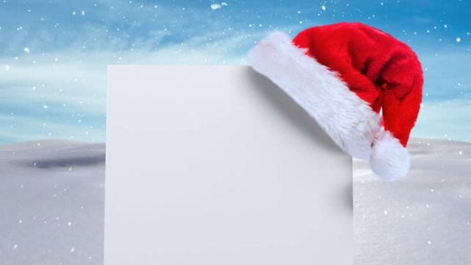 白卡的动画，带有复制空间和圣诞老人帽子，覆盖积雪和冬天的风景