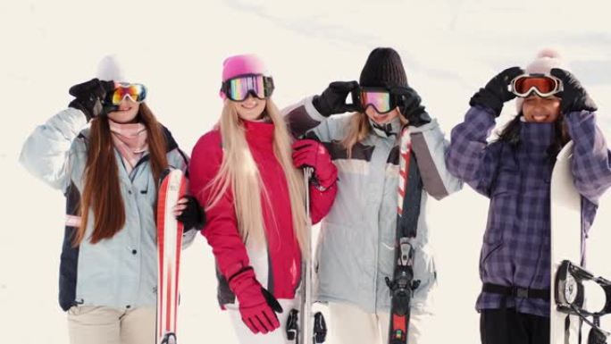 滑雪后，女子滑雪者和滑雪者在山坡上交谈和放松