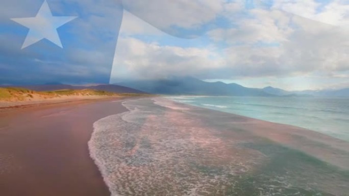 动画的智利国旗飘扬在海滩景观和多云的蓝天