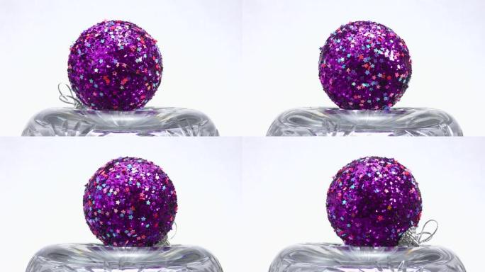 装饰有星星的紫色球在浅色背景上旋转