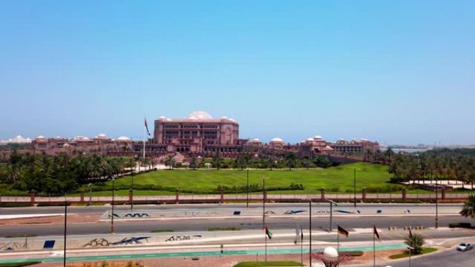 阿布扎比市中心的酋长国宫，阿联酋首都的主要景点之一