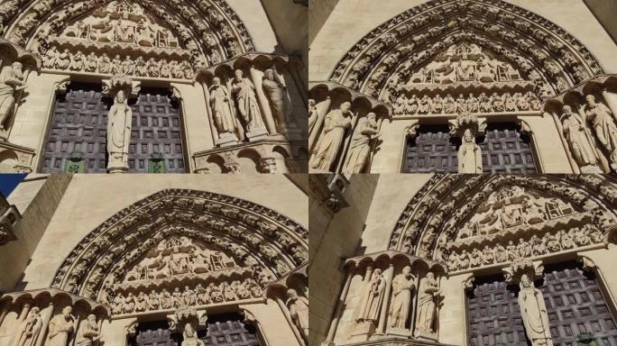 西班牙布尔戈斯哥特式大教堂的美丽而令人印象深刻的Sarmental门