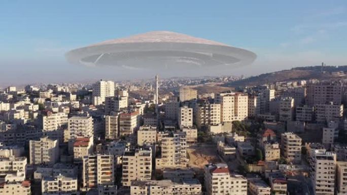 大型外星飞船飞碟在穆斯林城镇上空，空中