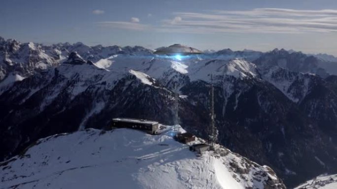 飞碟盘旋在靠近基地天线的地方，欧洲阿尔卑斯山，空中