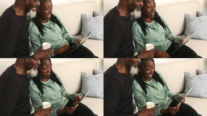 老年黑人夫妇使用平板电脑视频通话家人和朋友