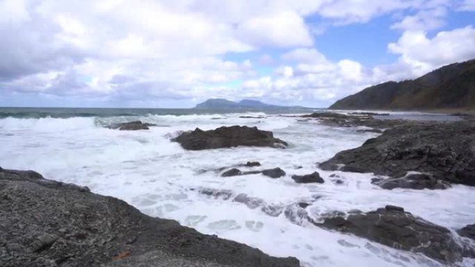 千岛群岛库纳希尔岛上的斯托尔巴奇角，被联合国教科文组织列入名单的独特地质火山形成。