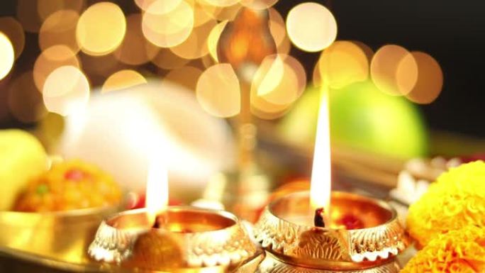 发光的金属黄铜灯称为Diya Deep或Dia，用散景发光。排灯节、Navratri、Dussehr