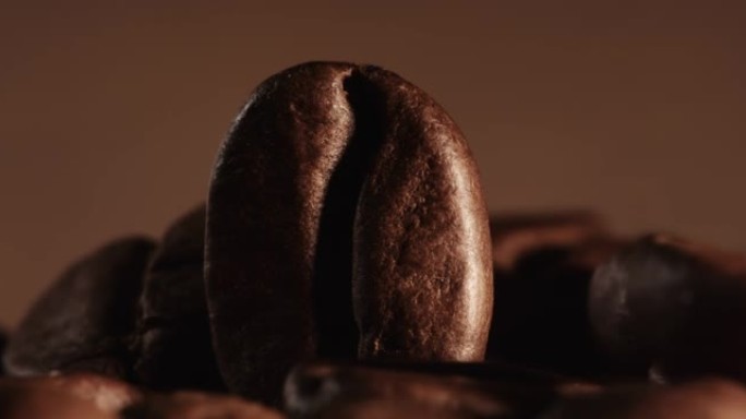 咖啡豆。豪华昂贵的精品摩卡浓缩咖啡。有机慢烤