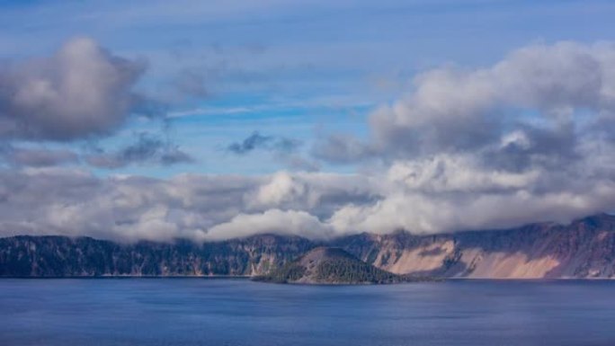 时间流逝-俄勒冈州火山口湖国家公园上空的戏剧性云