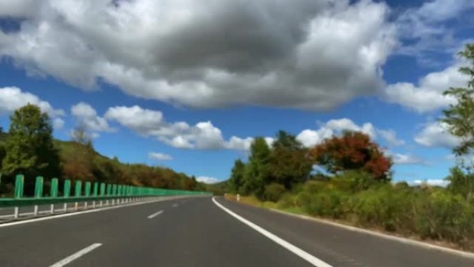 在高速公路上行驶汽车行驶视频素材