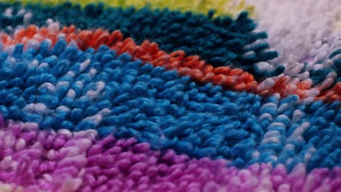 堆积不同颜色的微纤维，4k