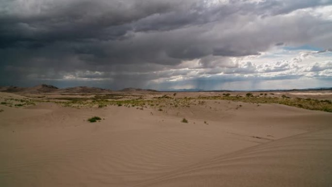 危险的雷暴在小撒哈拉沙漠上空移动