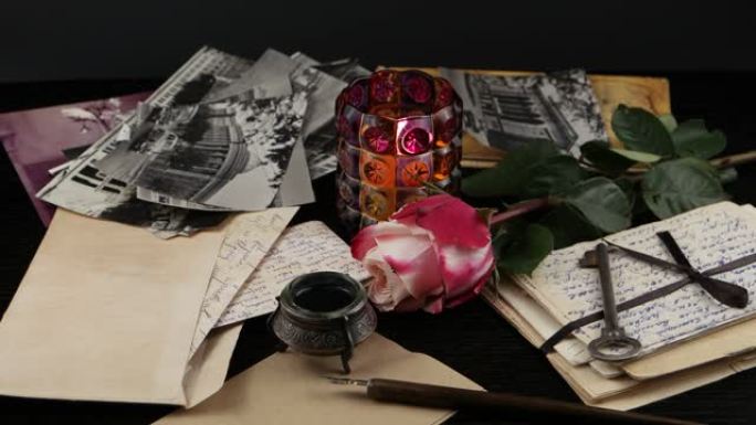 蜡烛，玫瑰和旧家庭档案