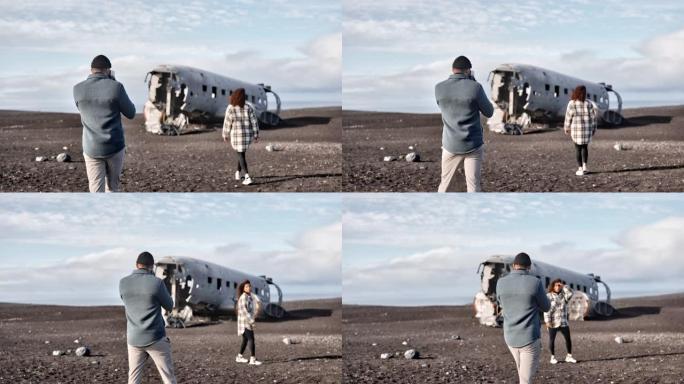 仍然是在冰岛的Solheimasandur飞机残骸上拍摄可爱的夫妇的镜头