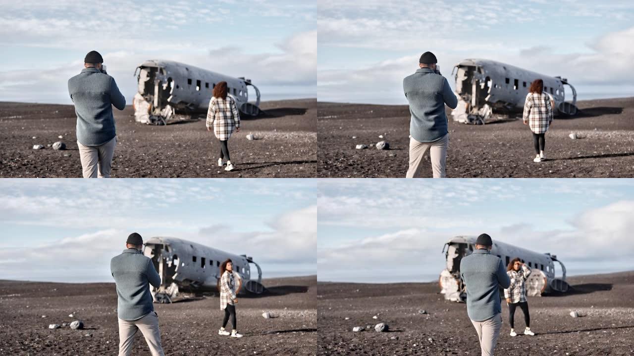 仍然是在冰岛的Solheimasandur飞机残骸上拍摄可爱的夫妇的镜头