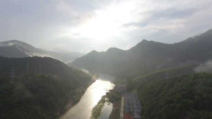 4K航拍江河山川河流水电站晨雾阳光