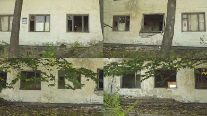 废弃的旧工厂废墟，窗户破了。旧建筑拆除