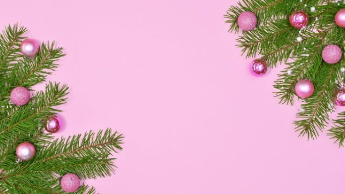 圣诞停止动作。松枝和珍珠粉色饰品出现在粉色主题上