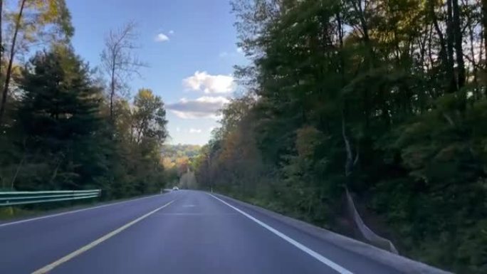 在高速公路上行驶第一视角行车记录仪自驾游
