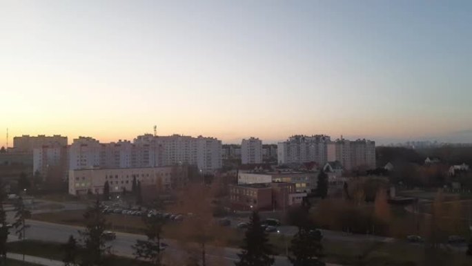 白天在时间圈的郊区变成夜晚