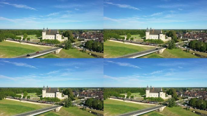 卢瓦尔河苏利城堡和丹皮埃尔核电站在欧洲，在法国，在中心地区，在卢瓦雷，在夏天，在一个阳光明媚的日子。
