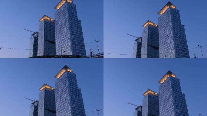 芬兰的第一座摩天大楼位于赫尔辛基的卡拉萨塔马。