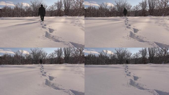 男子在雪地上行走寒冷的天气-50摄氏度。
土耳其的埃尔祖鲁姆。
森林雪地上的人类脚印。
跟踪，跟踪。