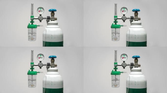 新型冠状病毒肺炎危机导致患者氧气瓶短缺。