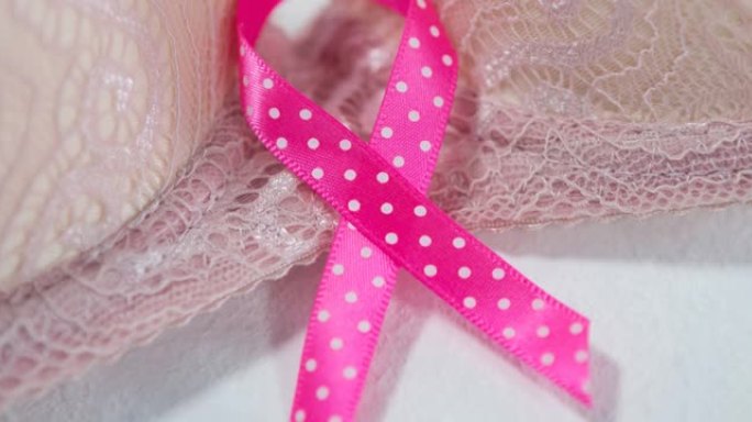 动画粉红色的丝带和胸罩在白色的背景
