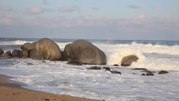 韩国江原道强大的海浪