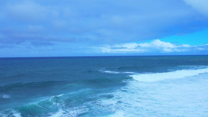 【4K航拍】大海波涛汹涌的海浪