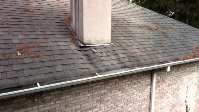 屋顶和带状疱疹因漏水而损坏