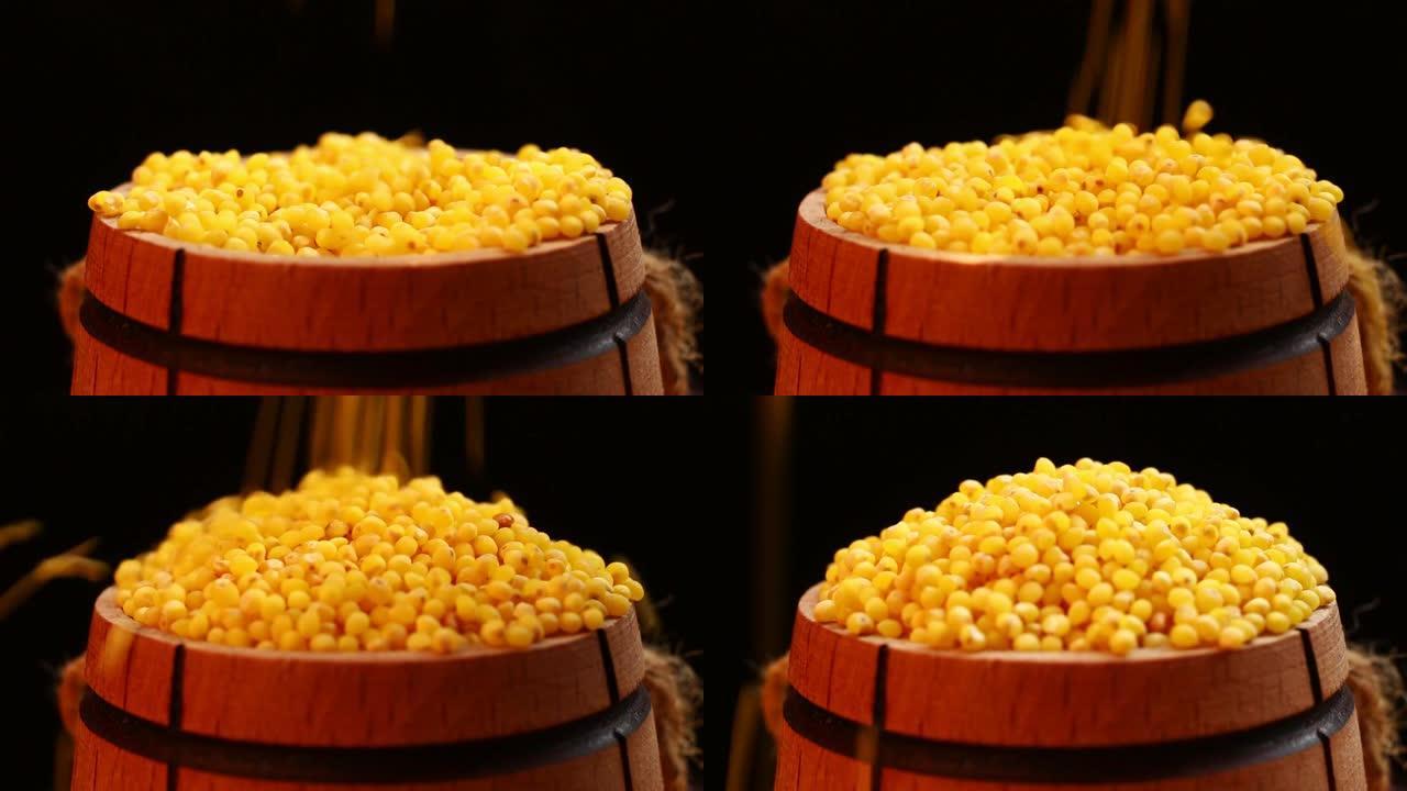 桶中的黄色小麦