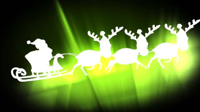 雪橇上的圣诞老人被驯鹿拉到黑色背景上的绿色光斑上
