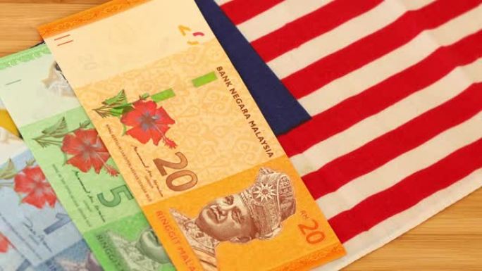 马来西亚货币，钞票在国旗，国家商业和经济概念的背景下计数和收起
