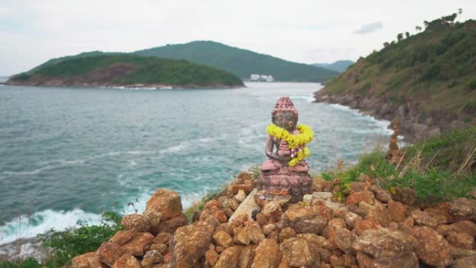 海边石头上的佛像，海岸线美景，泰国佛教亚洲