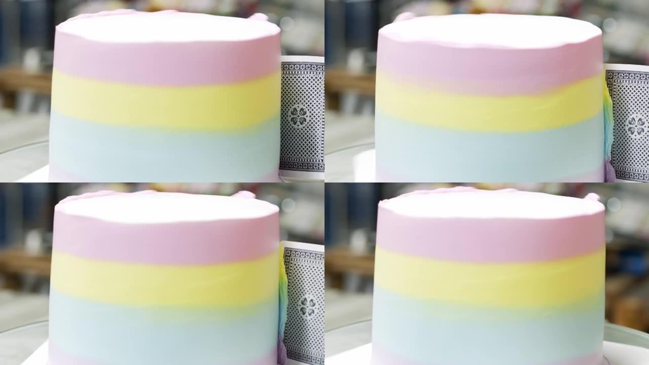 厨师用刮刀刮去鲜奶油，使蛋糕彩虹变得五颜六色。