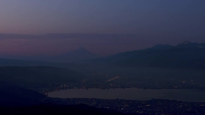 延时-黎明时的富士山和山脚下的城市和湖泊固定