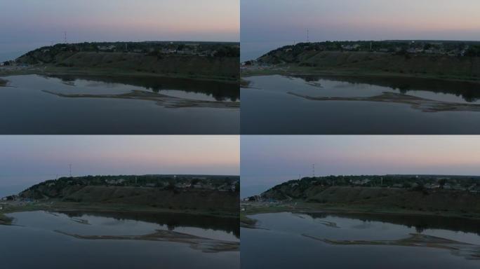 从鸟瞰的角度看，日落时库尔特尼地区村庄的德涅斯特河敖德萨河的河口。